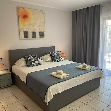 Apartment Fabris With Pool And Location Near Sea