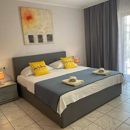 Fabris With Pool And Location Near Sea Apartment *