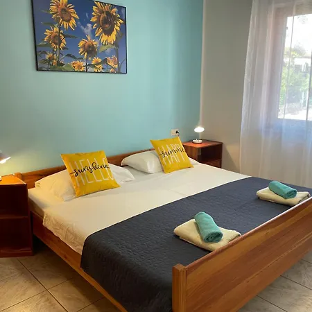 Fabris With Pool And Location Near Sea *