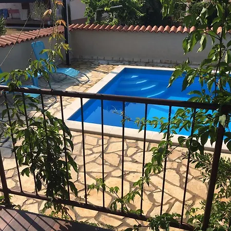 Fabris With Pool And Location Near Sea Apartment *