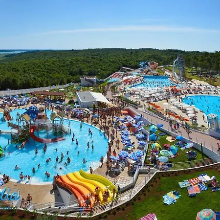 Fabris With Pool And Location Near Sea