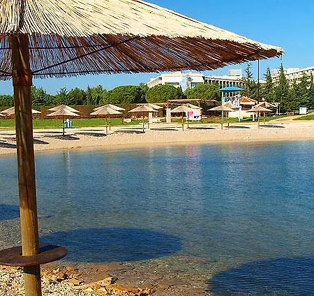 Fabris With Pool And Location Near Sea Apartment