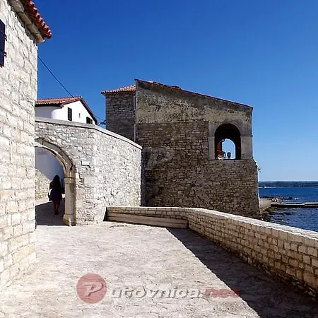 Fabris With Pool And Location Near Sea *