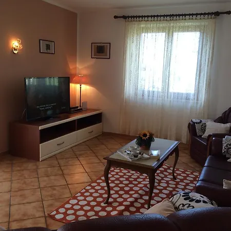Apartment Fabris With Pool And Location Near Sea