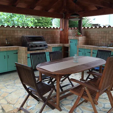 Apartment Fabris With Pool And Location Near Sea