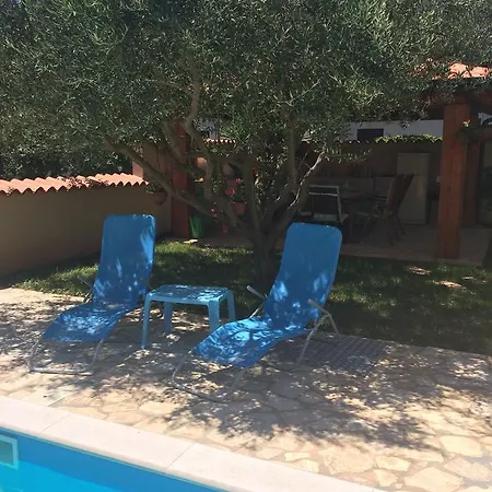 Fabris With Pool And Location Near Sea Apartment