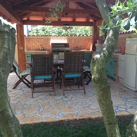 Fabris With Pool And Location Near Sea Apartment *