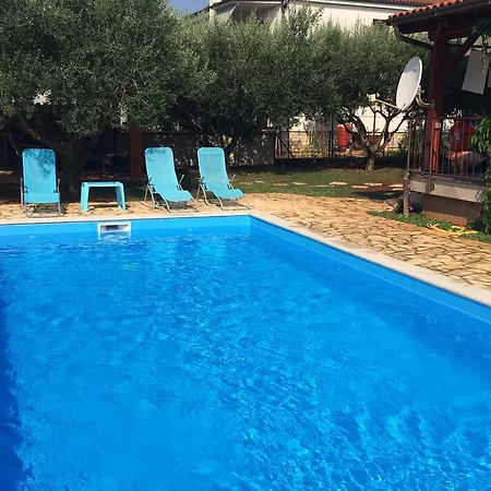 Fabris With Pool And Location Near Sea Apartman Novigrad Istria