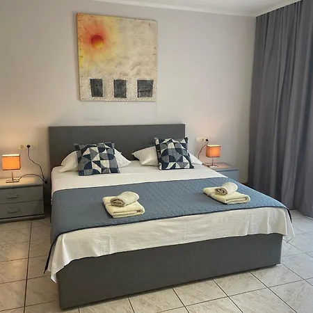 Fabris With Pool And Location Near Sea Apartman Novigrad Istria