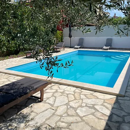 Fabris With Pool And Location Near Sea Apartman Novigrad Istria