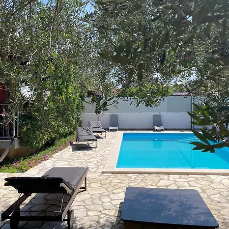 Fabris With Pool And Location Near Sea *