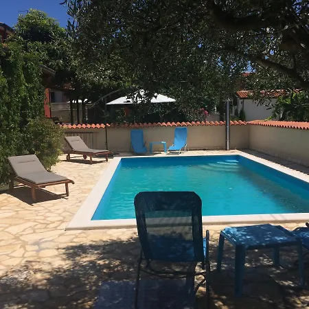 Fabris With Pool And Location Near Sea Apartman Novigrad Istria