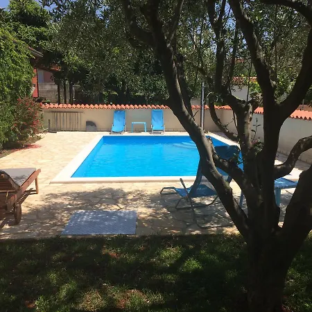 Fabris With Pool And Location Near Sea Apartman Novigrad Istria