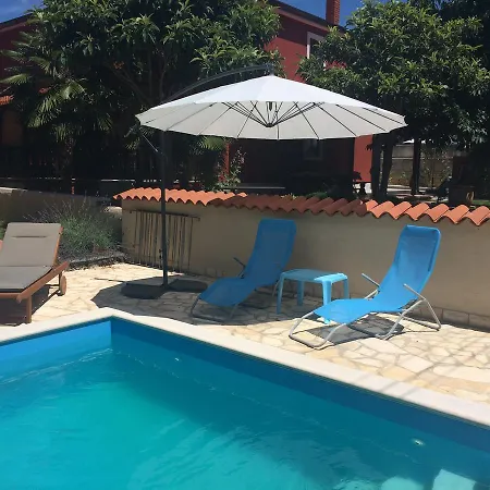 Fabris With Pool And Location Near Sea Apartman *