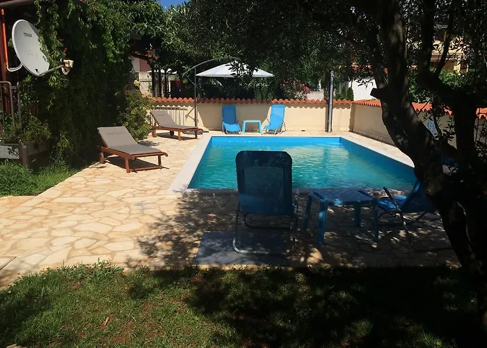 Fabris With Pool And Location Near Sea Apartmán *